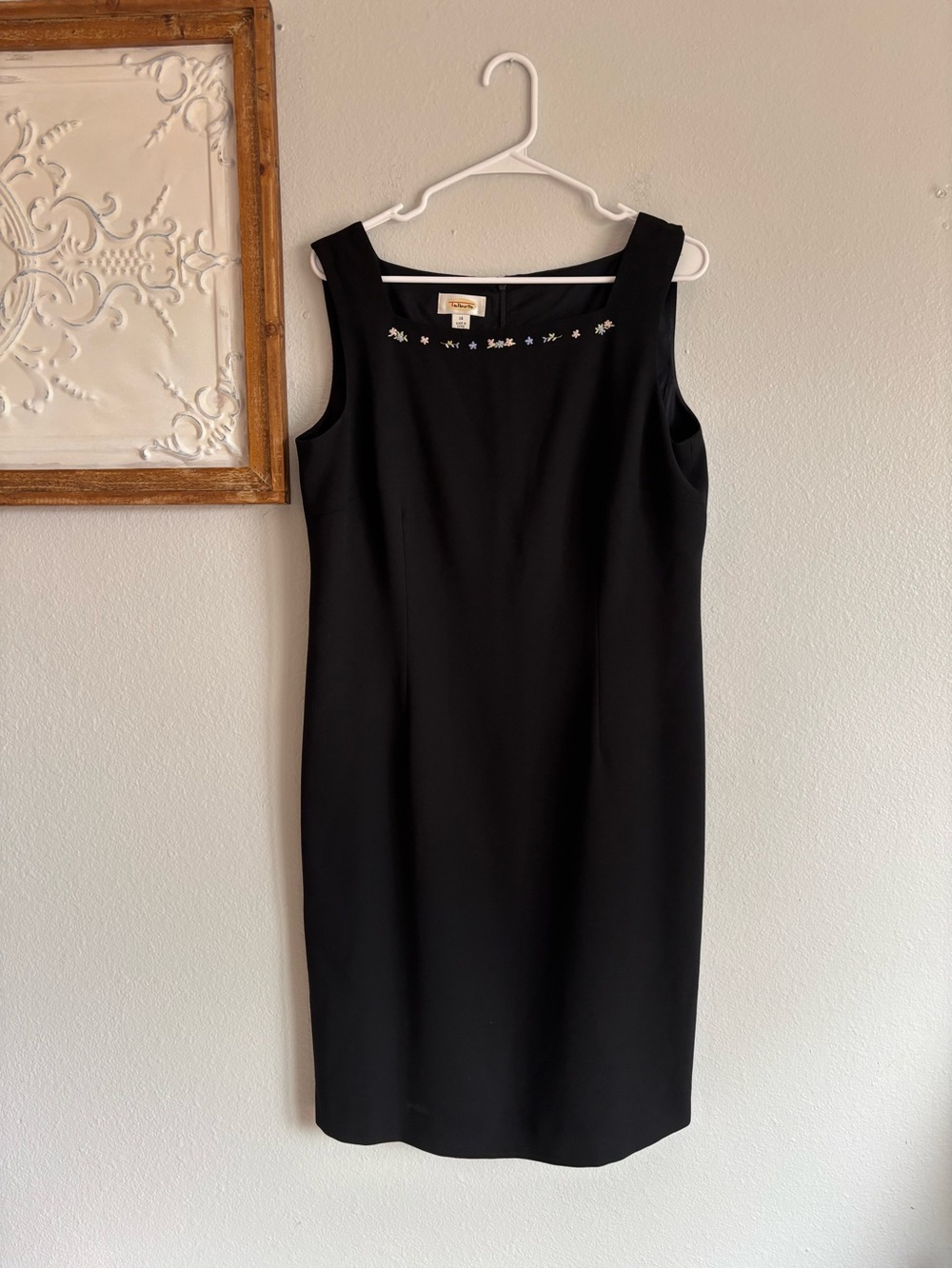 Talbots Women's Vintage Sleeveless Dress Black Size 14 Floral Embroidered simple